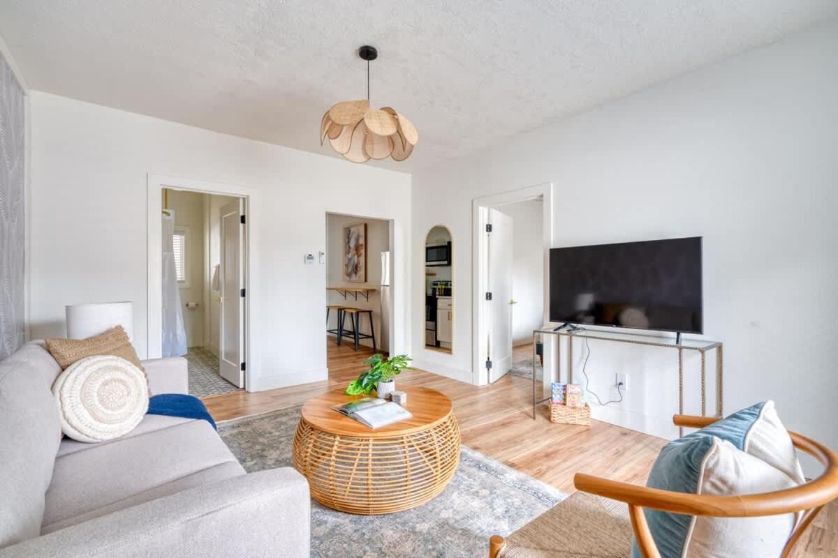 Collection - Perfect Brooklyn 1 Bedroom